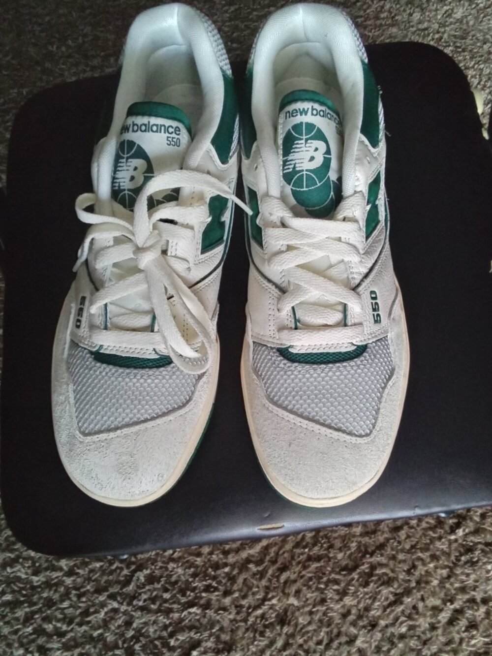 The New Balance 550 White 2024 in size 8.5 is a stylish and versatile athletic